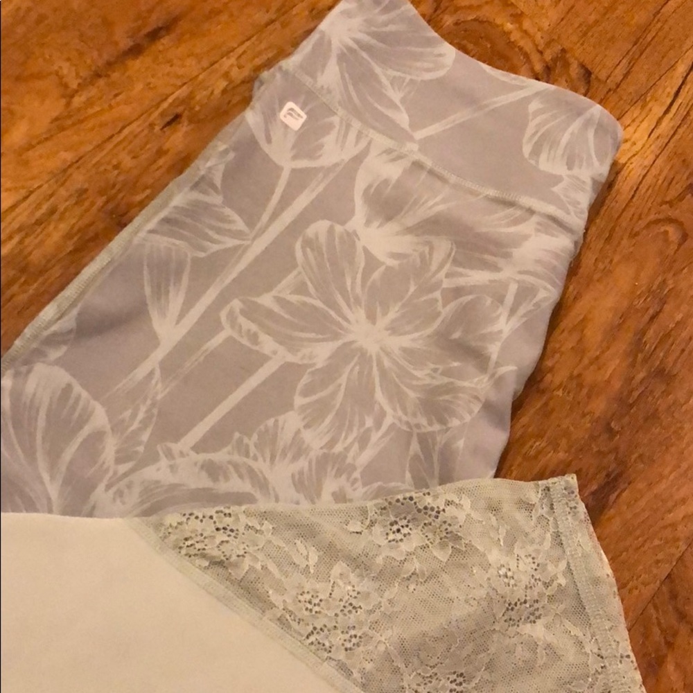 FABLETICS leggings yoga pants size M BRAND NEW